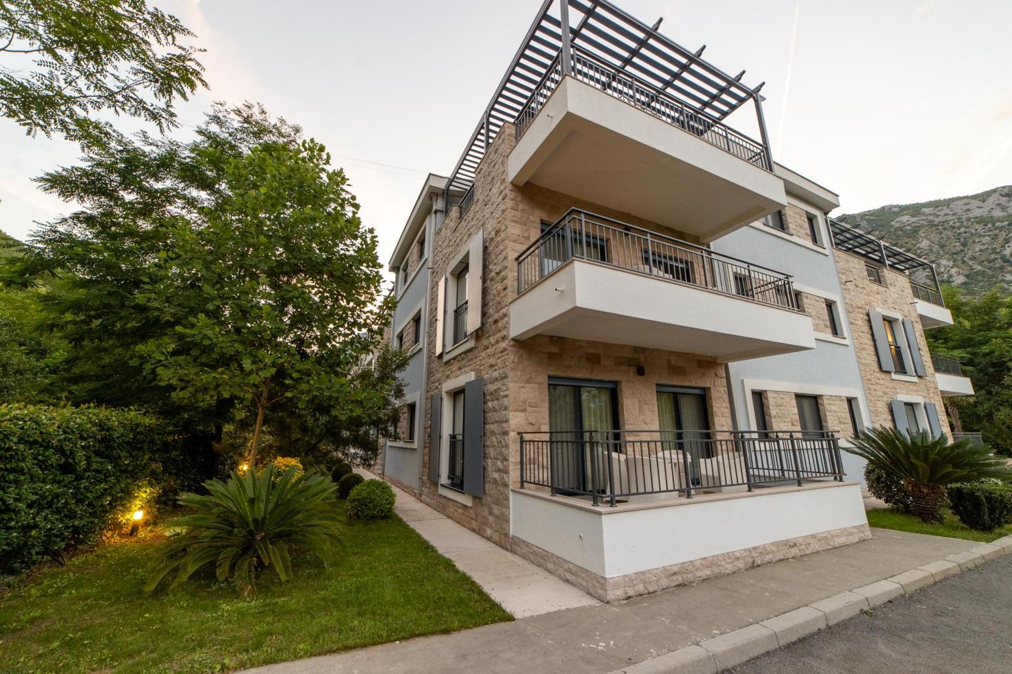 Green Bay Apartments Morinj Kotor Ngoại thất bức ảnh