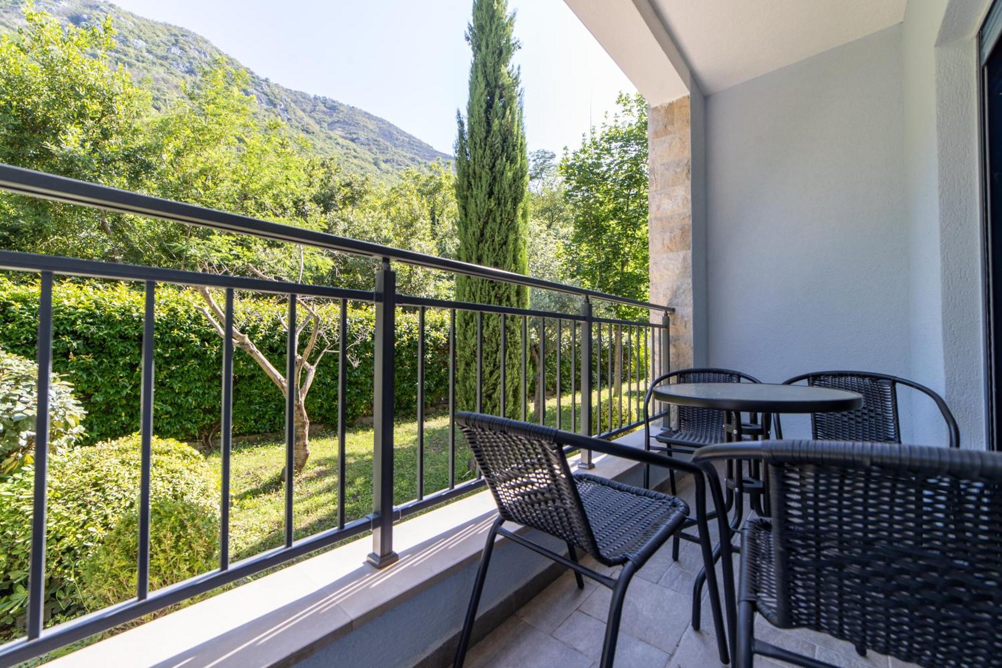 Green Bay Apartments Morinj Kotor Ngoại thất bức ảnh