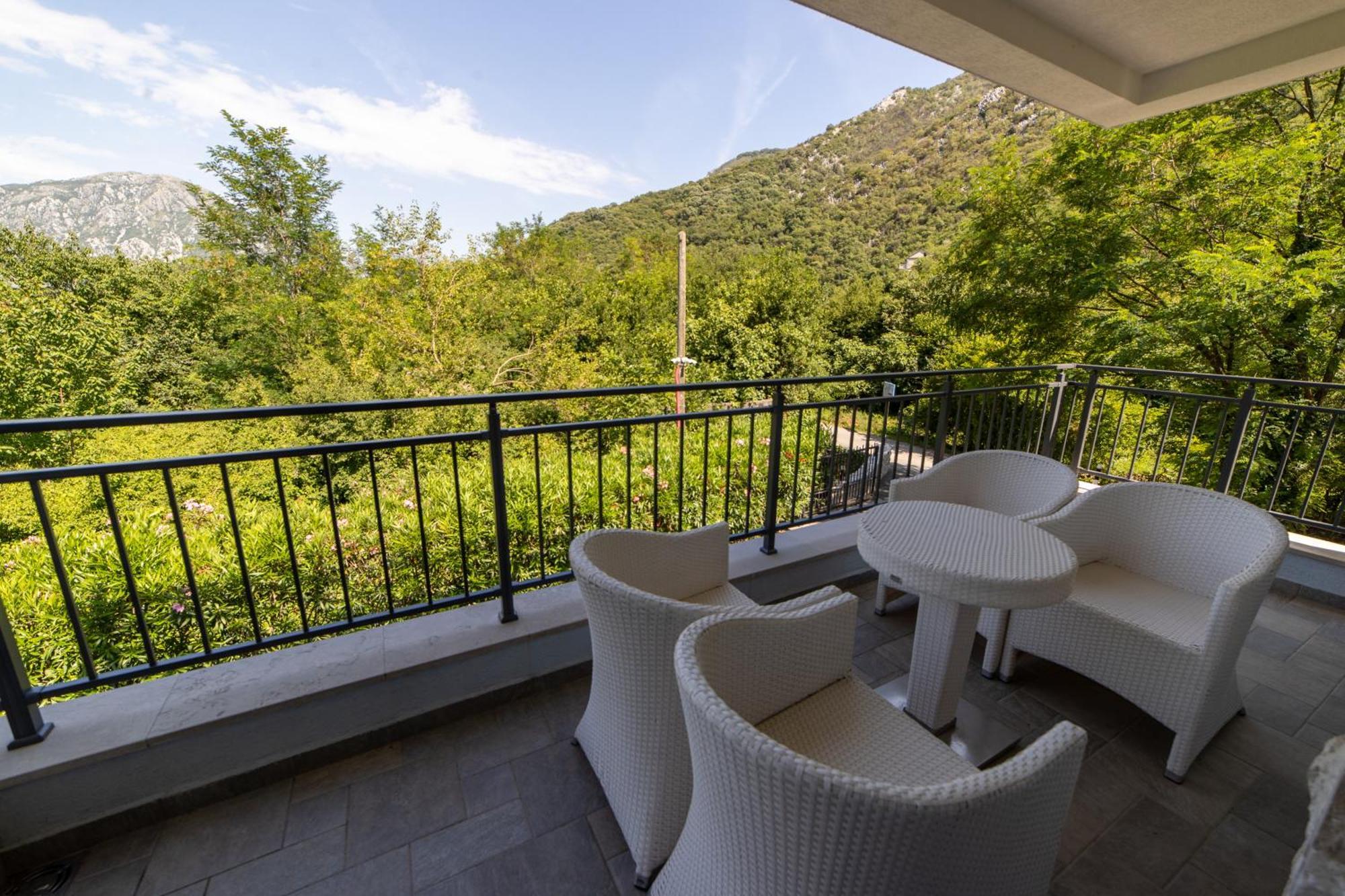 Green Bay Apartments Morinj Kotor Ngoại thất bức ảnh